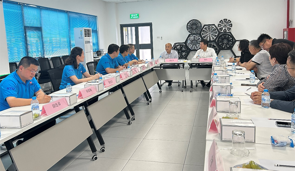 0526ad1912058d202166b27f382da3d966f4cc4e62b54 S36沙龙会 - 要玩就玩沙龙会